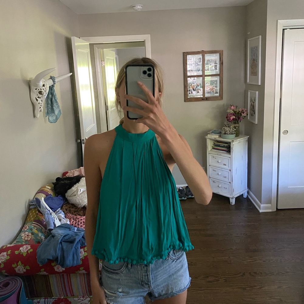 sleeveless top